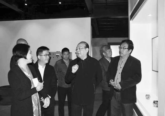 参观闽茶文化馆时不吝建言。.jpg