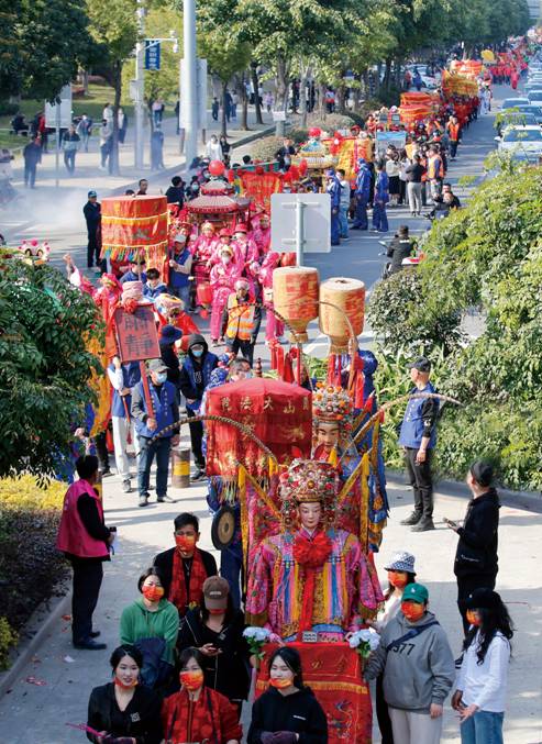 游神由来已久，寄寓丰富，2024年春节福州游神吸引了民众的眼球.jpg